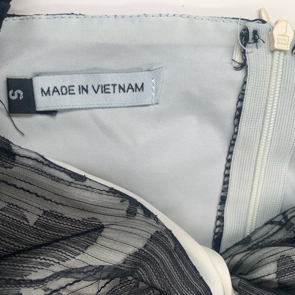 Black Mesh Gothic Baby Doll Dress with Butterflies and Puffed Sleeves - Picture 3 of 10